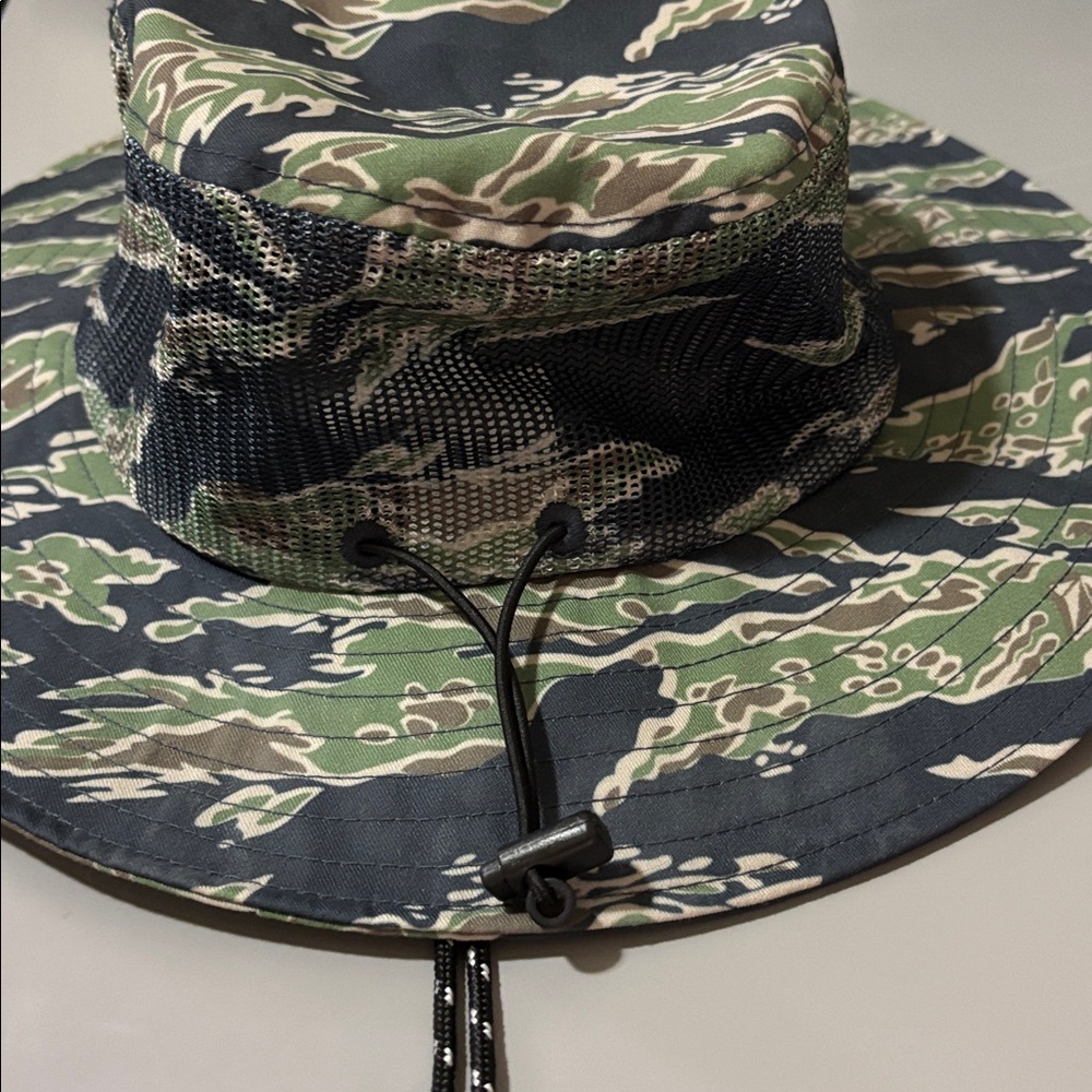 NWOT Volcom hat - Picture 2 of 3